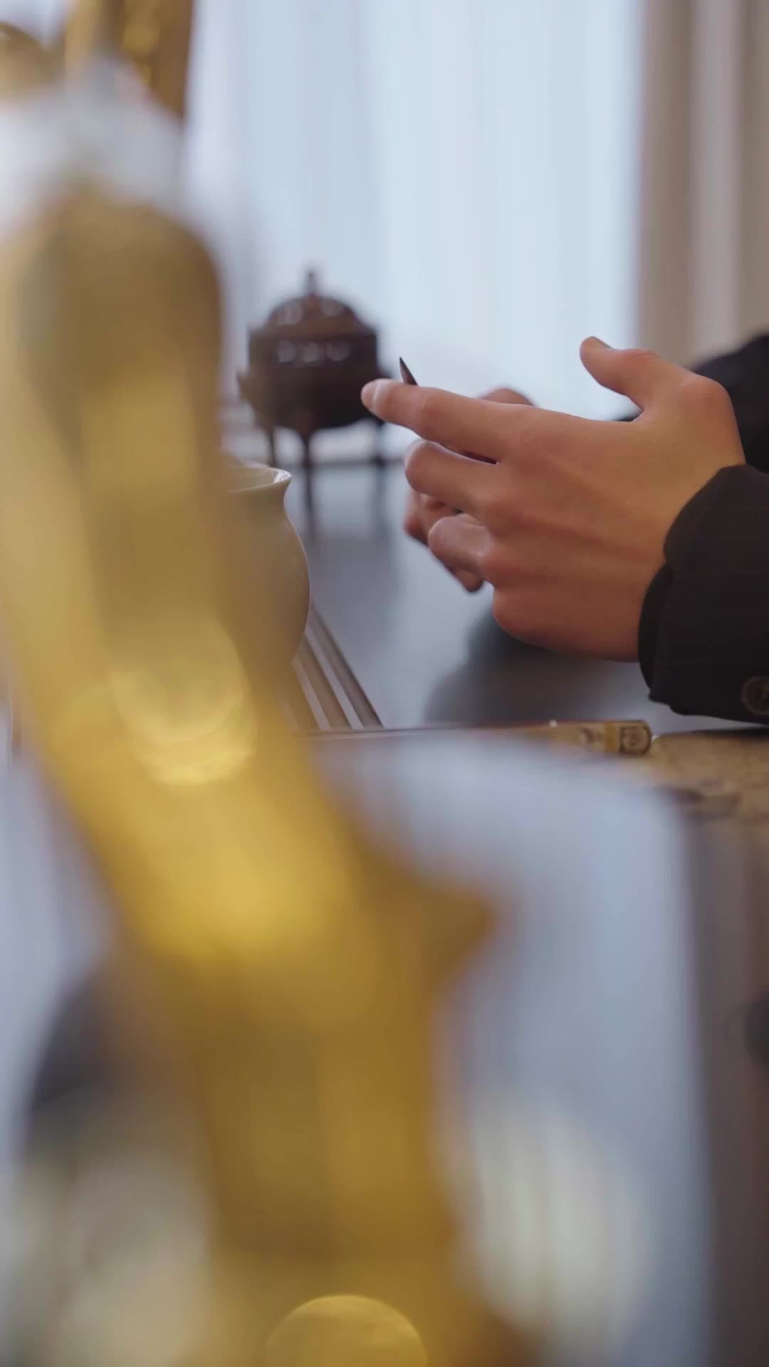 离婚后前夫在楼下跪了三天 EP.5