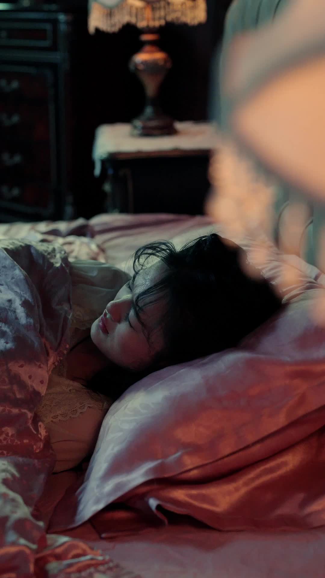 Les Cendres du Commandant : L’épouse de façade EP.1