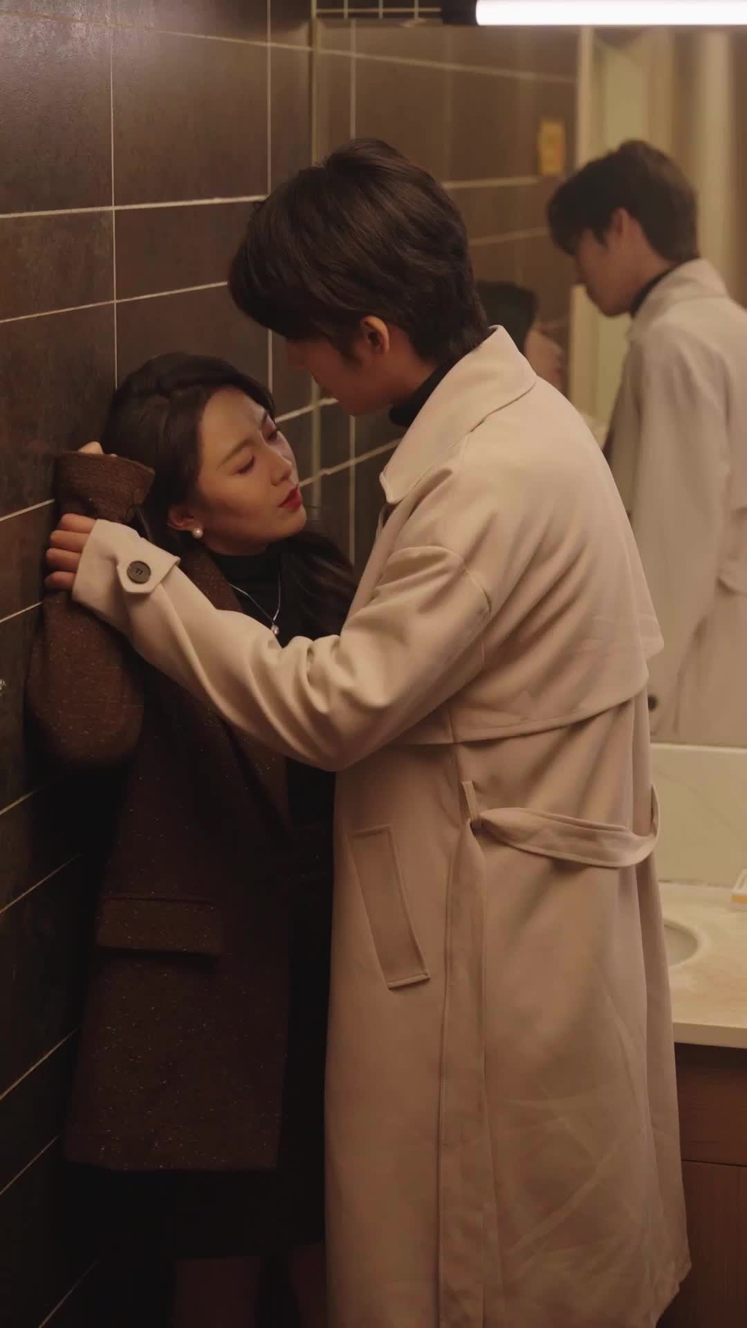 离婚后前夫在楼下跪了三天 EP.12