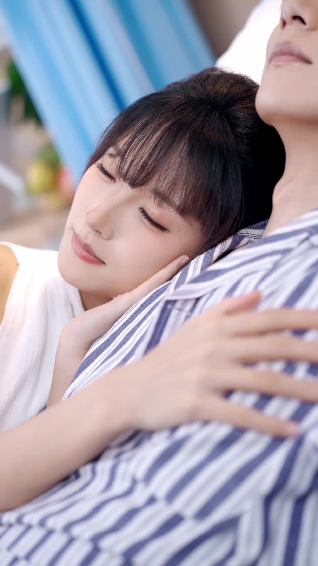 穿成炮灰女配，蔺总全家有救了 EP.1