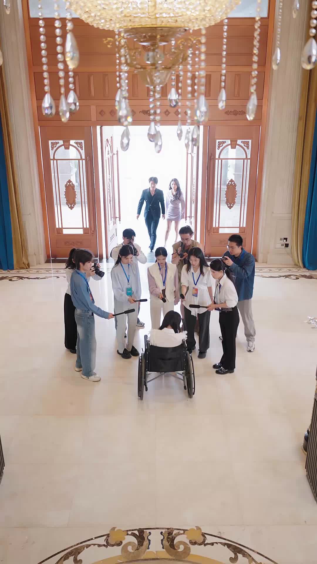 重生后，竹马靠边我选天降 EP.2