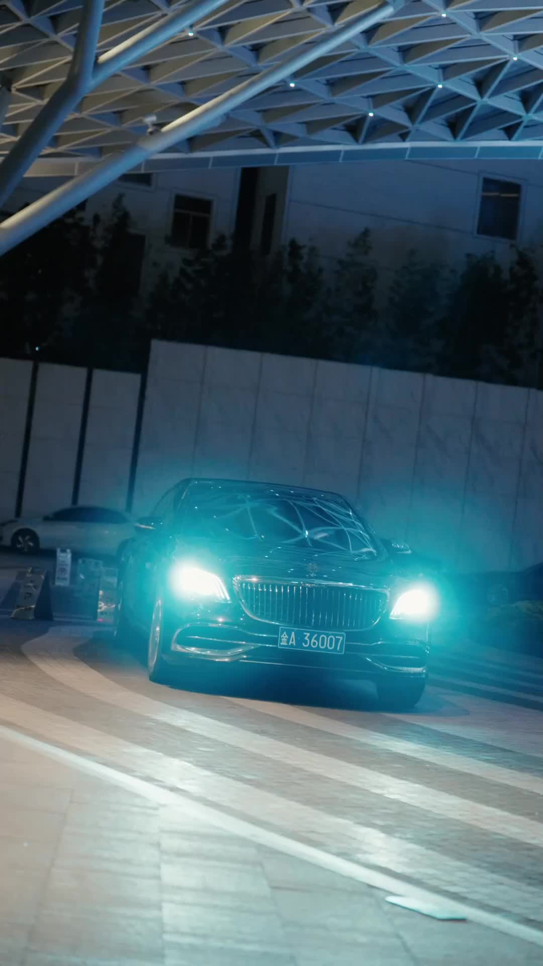 นอกจากทำงานแล้วยังมีความรักได้ EP.1