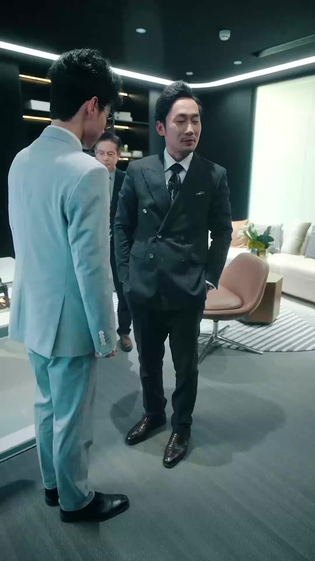 Tỷ phú trong bộ đồng phục EP.42