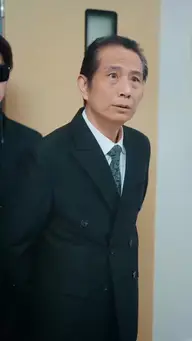 Tỷ phú trong bộ đồng phục EP.8