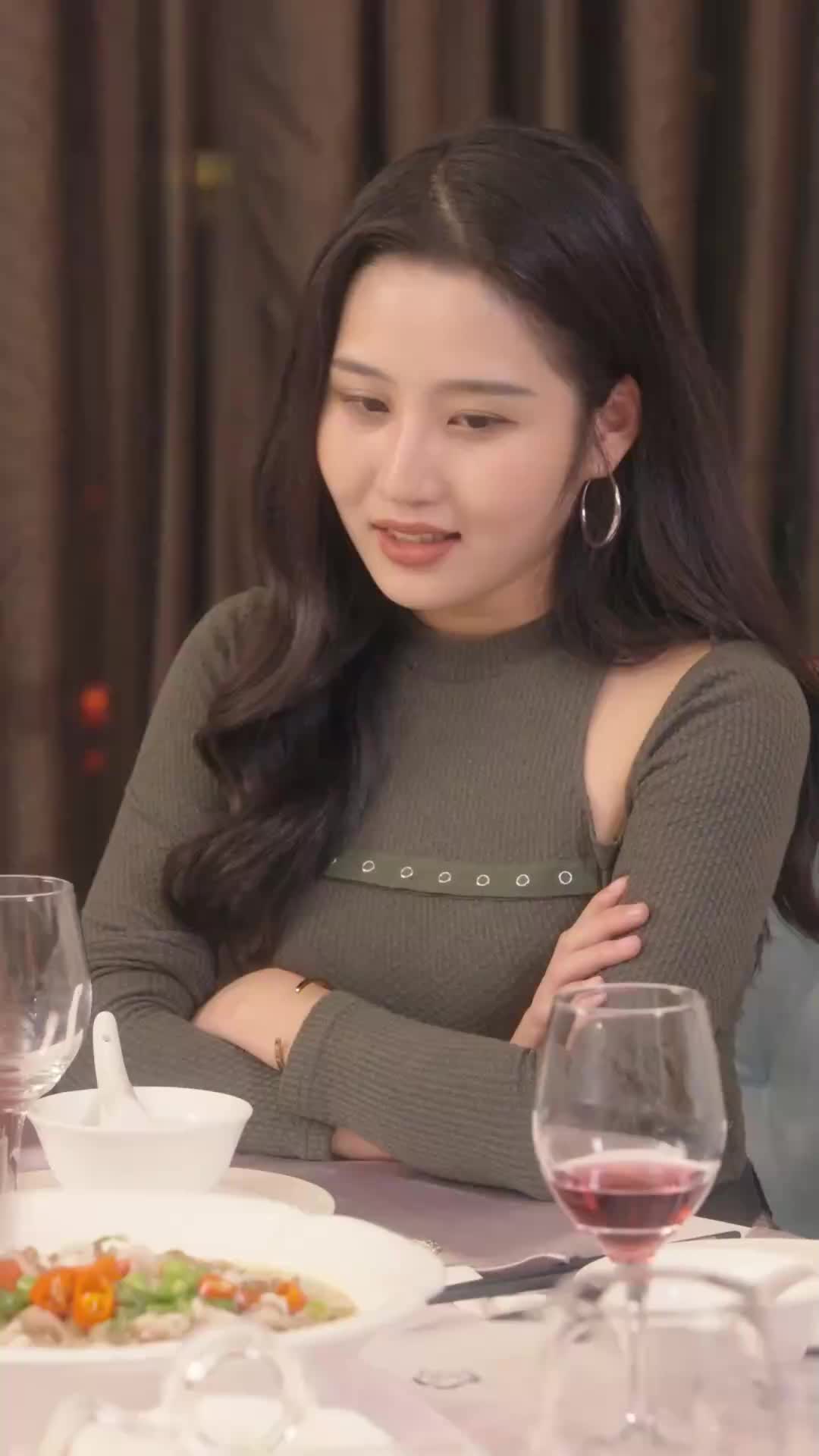 Thần Y Xuống Núi, Bạn Thân Của Vị Hôn Thê Lại Theo Đuổi Tôi EP.49