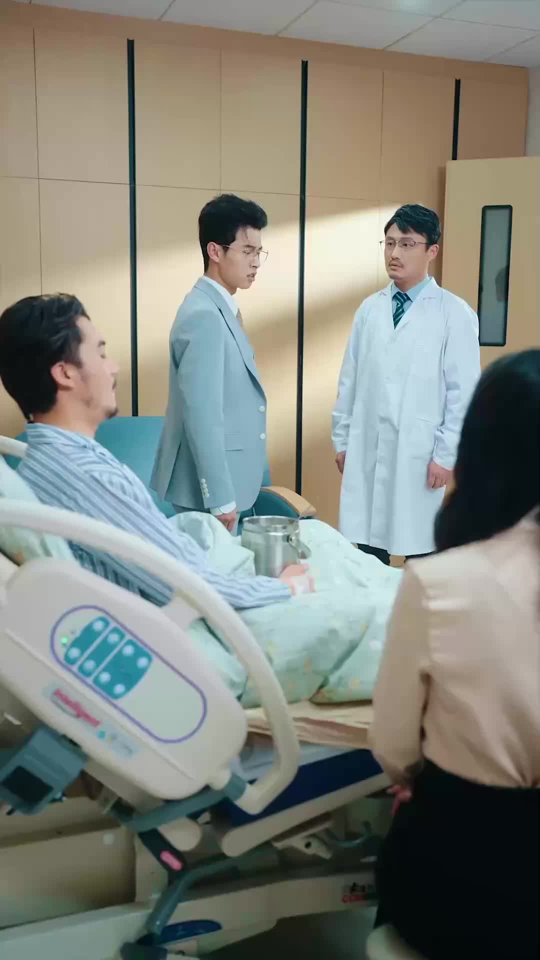 Tỷ phú trong bộ đồng phục EP.4