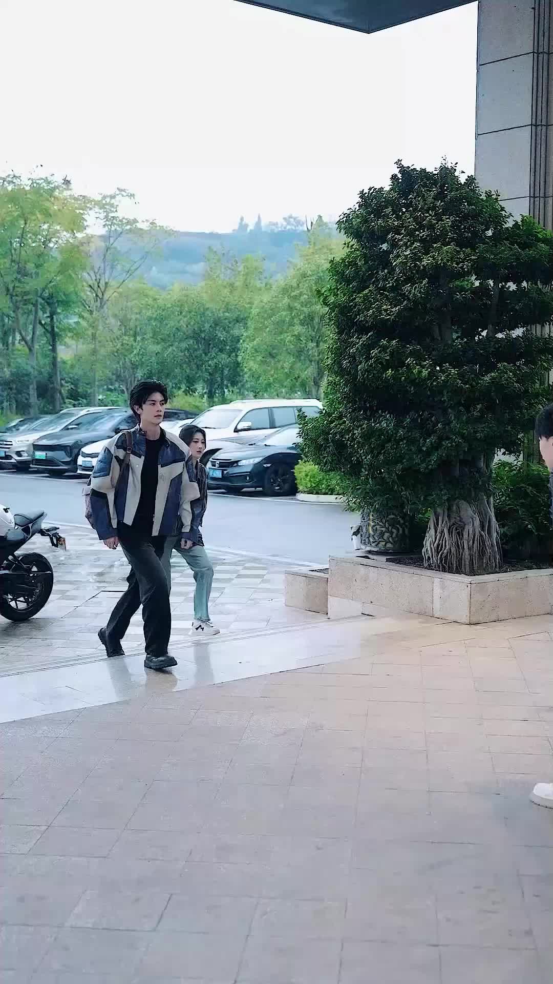 캠퍼스 사고 후, 남신들이 집착하기 시작했다 EP.10